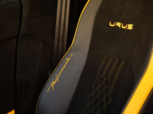 Used 2024 Lamborghini Urus Performante image 23