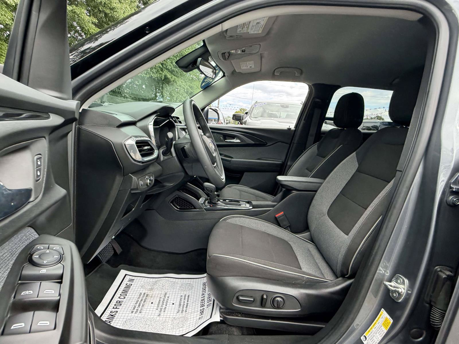 Certified 2022 Chevrolet TrailBlazer LT w/ Confidence II Package FWD image 8