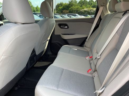 Used 2023 Nissan Rogue SV FWD image 10