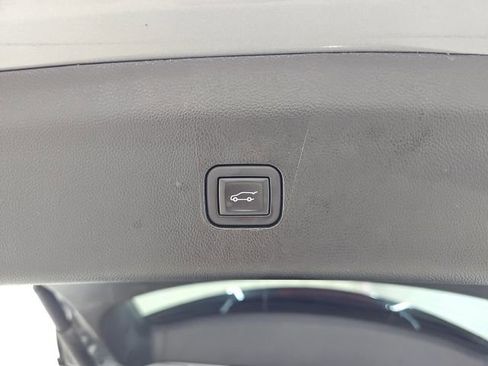 Used 2023 Buick Enclave Essence AWD/4WD image 9