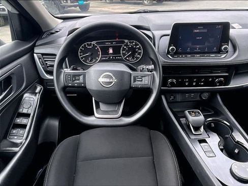 Used 2025 Nissan Rogue S AWD/4WD image 5