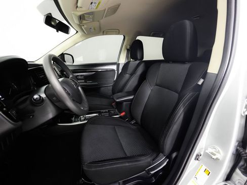 Used 2020 Mitsubishi Outlander ES image 21