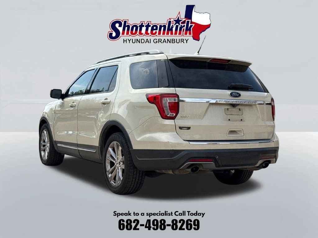 Used 2018 Ford Explorer XLT w/ Equipment Group 202A FWD image 8
