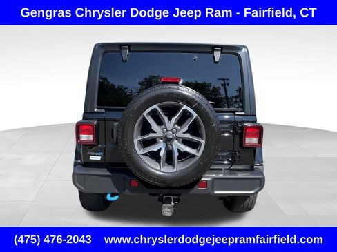 Used 2024 Jeep Wrangler Unlimited w/ Convenience Group AWD/4WD image 5