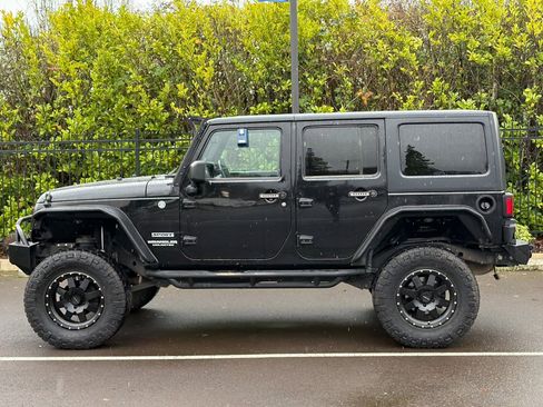 Used 2013 Jeep Wrangler Unlimited Sport image 7