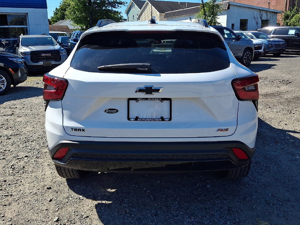 Used 2024 Chevrolet Trax RS w/ Sunroof Package FWD image 7