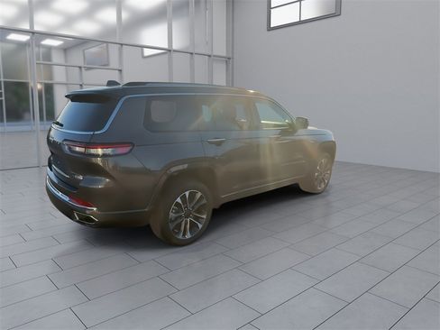 Used 2021 Jeep Grand Cherokee L Overland w/ Advanced Protech Group III image 9