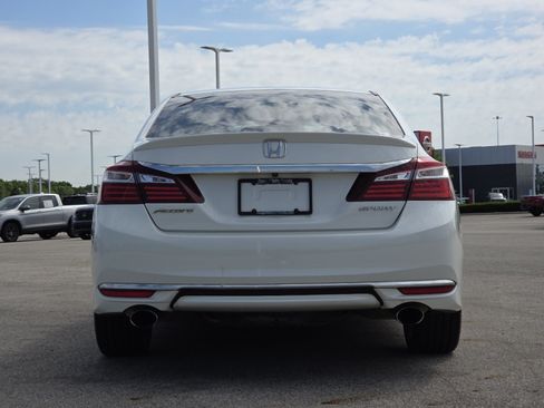 Used 2017 Honda Accord Sport image 14
