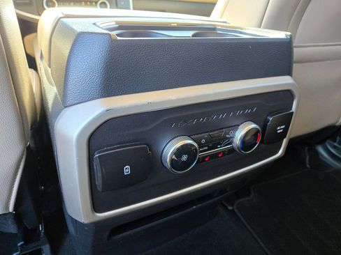 Used 2024 Ford Expedition Limited image 16
