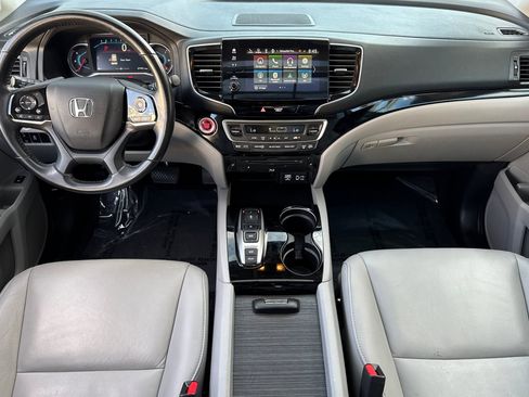 Certified 2019 Honda Pilot Touring image 16