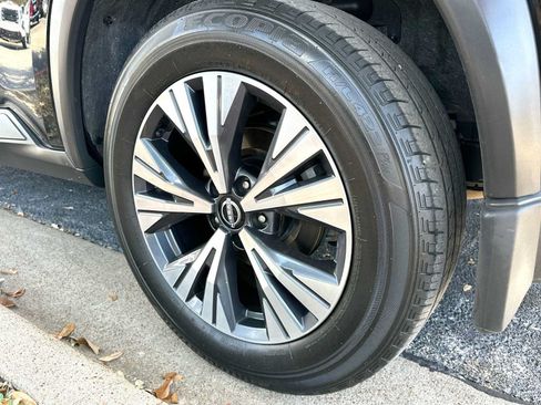 Used 2022 Nissan Rogue SV FWD image 5