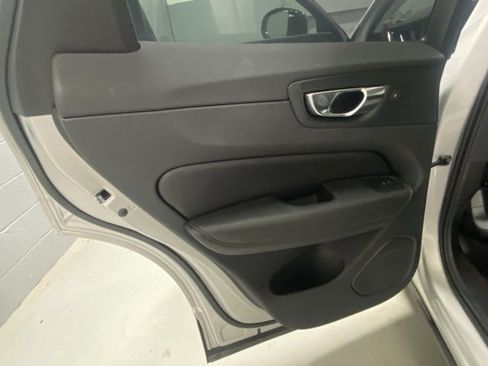 Used 2025 Volvo XC60 B5 Plus image 8
