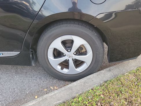 Used 2014 Toyota Prius Three image 25