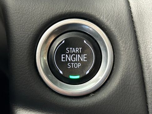 Used 2024 GMC Yukon AT4 w/ Technology Package AWD/4WD image 25