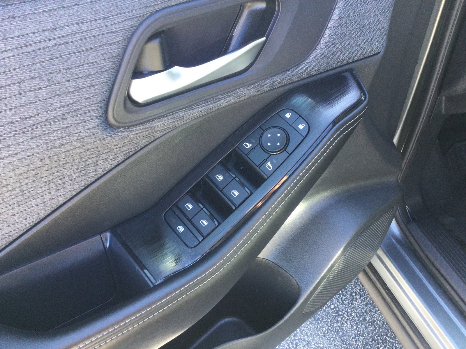 Used 2023 Nissan Rogue SV AWD/4WD image 14