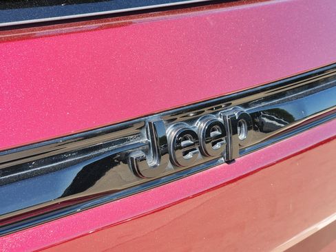 Used 2023 Jeep Grand Cherokee Limited w/ Black Appearance Package image 42