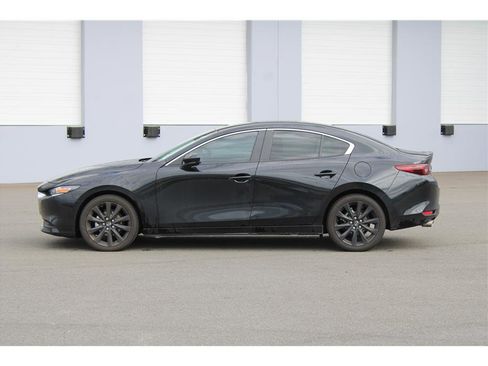 Used 2025 MAZDA MAZDA3 s FWD image 2