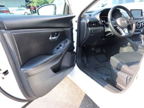 Used 2024 Nissan Sentra SV FWD image 10