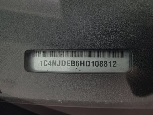 Used 2017 Jeep Compass High Altitude AWD/4WD image 33