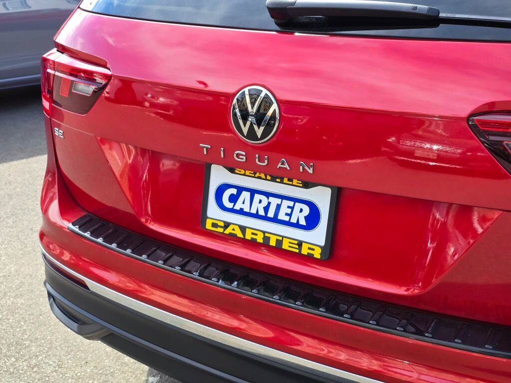Used 2024 Volkswagen Tiguan SE AWD/4WD image 15