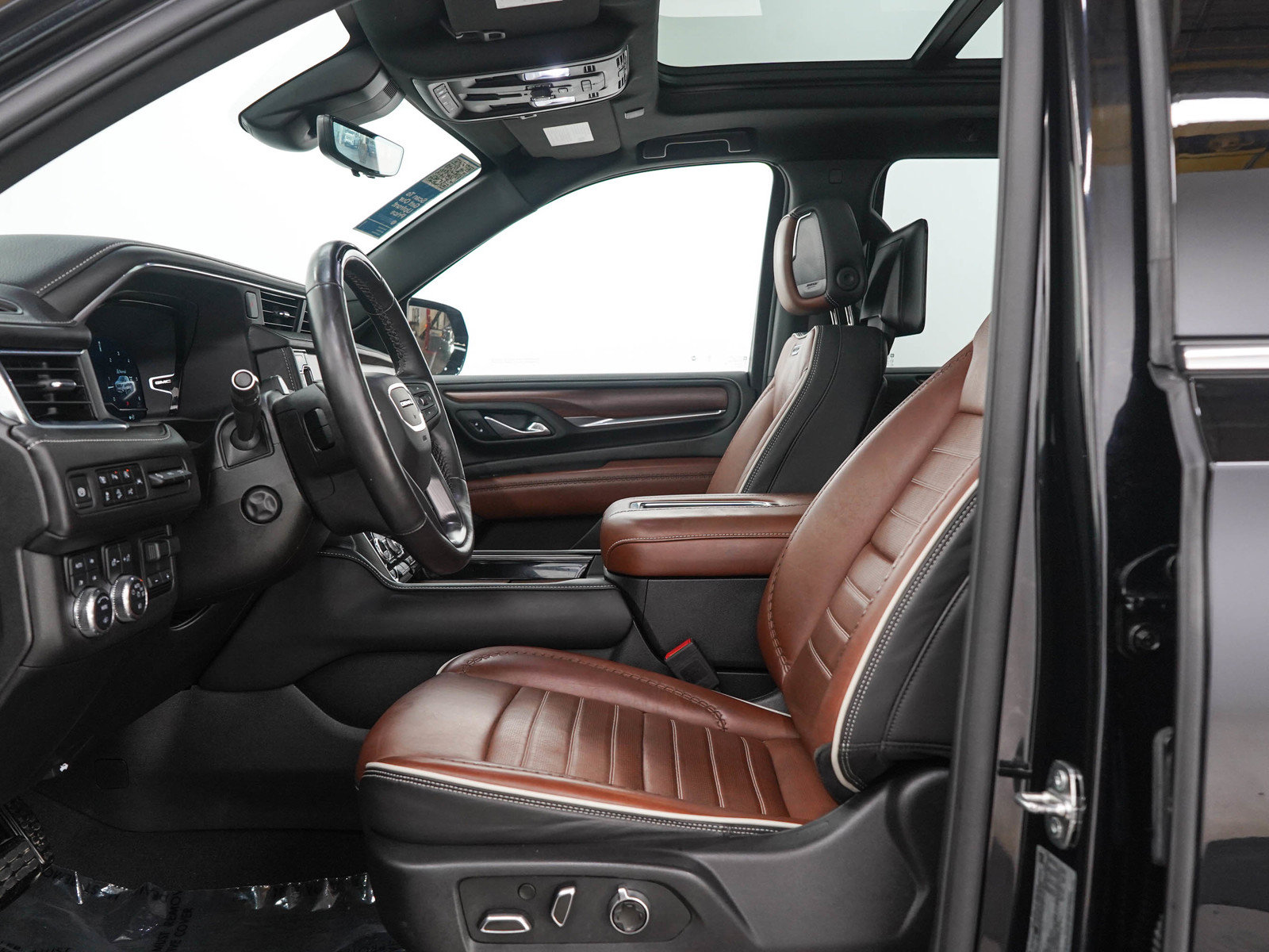 Used 2024 GMC Yukon Denali Ultimate AWD/4WD image 24