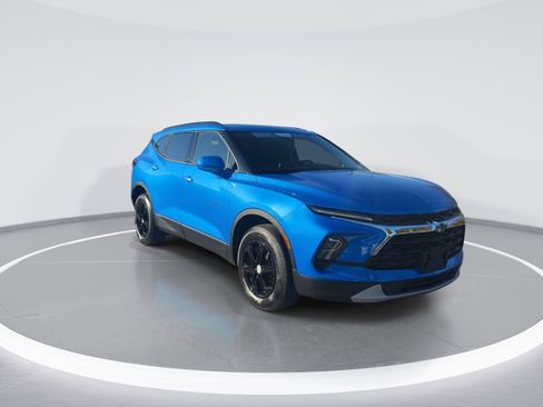 Used 2024 Chevrolet Blazer LT w/ Convenience Package image 2