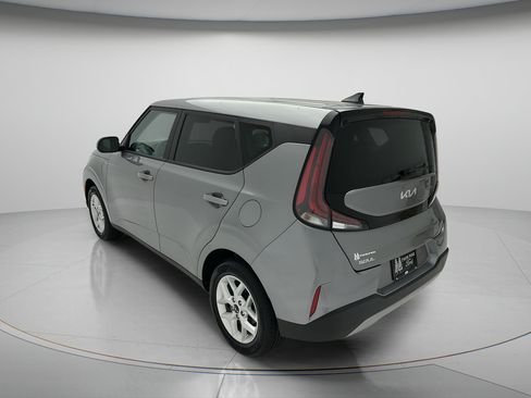 Used 2025 Kia Soul LX w/ LX Technology Package FWD image 5
