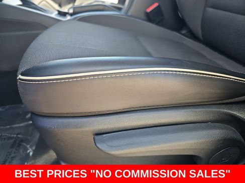 Used 2022 Hyundai Venue Limited FWD image 28
