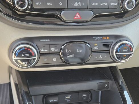 Certified 2025 Kia Soul EX FWD image 22