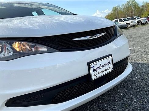 Used 2022 Chrysler Voyager LX FWD image 30