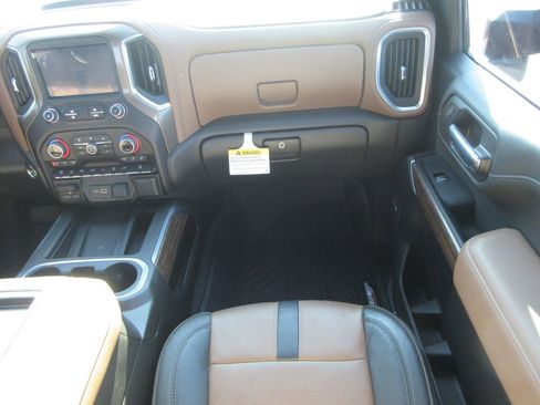 Used 2022 Chevrolet Silverado 2500 High Country w/ Z71 Off-Road Package image 20