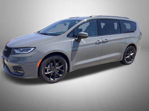 Used 2023 Chrysler Pacifica Touring-L w/ Uconnect Theater Family Group FWD image 1