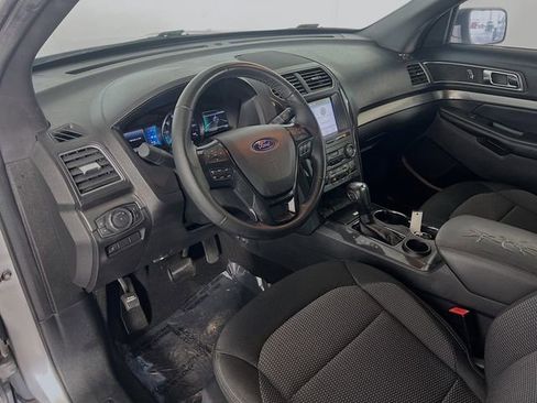 Used 2019 Ford Explorer XLT w/ Equipment Group 201A FWD image 11