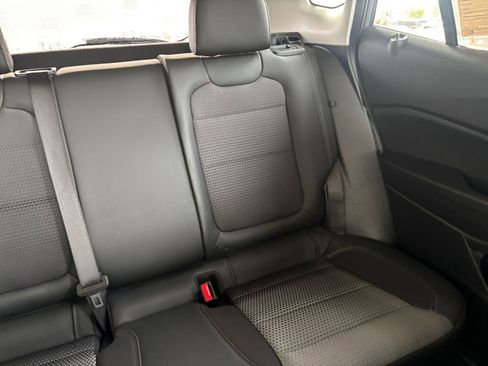 Used 2025 Chevrolet Trax LT image 36