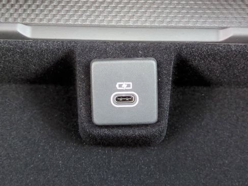 New 2025 Land Rover Range Rover SE image 33