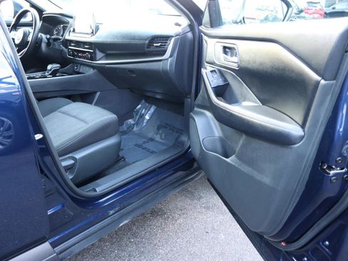 Used 2024 Nissan Rogue SV image 15