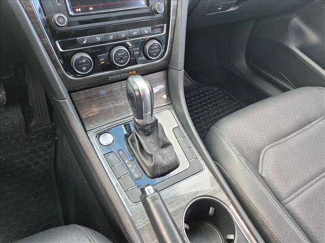 Used 2017 Volkswagen Passat 1.8T SE w/ SE Lighting Package FWD image 11