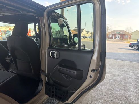Used 2020 Jeep Gladiator Sport w/ Quick Order Package 24S AWD/4WD image 4