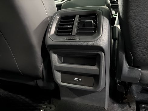 Used 2023 Volkswagen Taos SE w/ Panoramic Sunroof Package FWD image 34