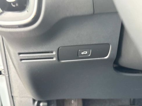 Certified 2024 Volvo C40 P8 Recharge Ultimate w/ Protection Package Premier image 31