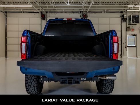 Used 2022 Ford F250 Lariat w/ Black Appearance Package AWD/4WD image 8
