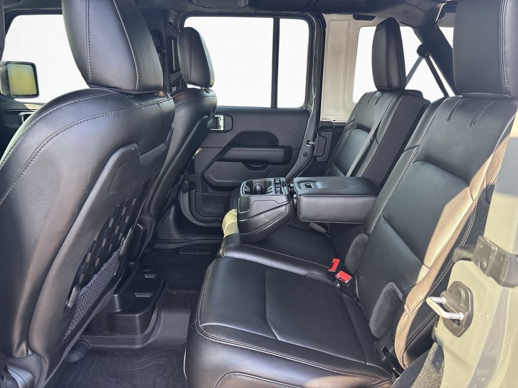 Used 2022 Jeep Wrangler Unlimited Rubicon w/ Xtreme Recon 35" Tire Package AWD/4WD image 18