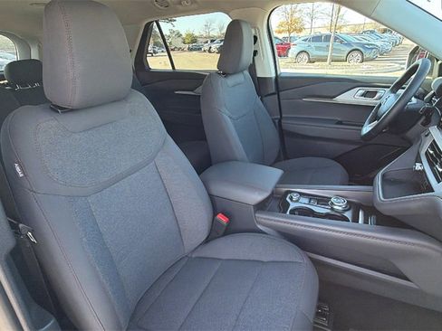 Used 2025 Ford Explorer Active image 50