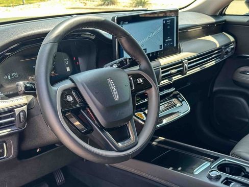Used 2025 Lincoln Corsair Reserve FWD image 12