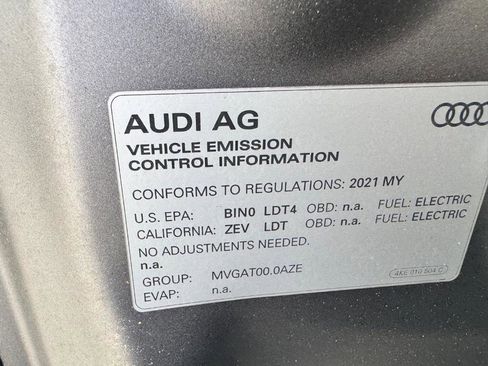 Used 2021 Audi e-tron Premium Plus w/ Premium Plus Package image 33