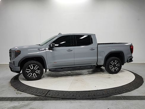 Used 2024 GMC Sierra 1500 AT4 w/ Technology Package AWD/4WD image 4