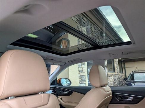 Used 2019 Audi Q8 Premium Plus w/ Premium Plus image 25