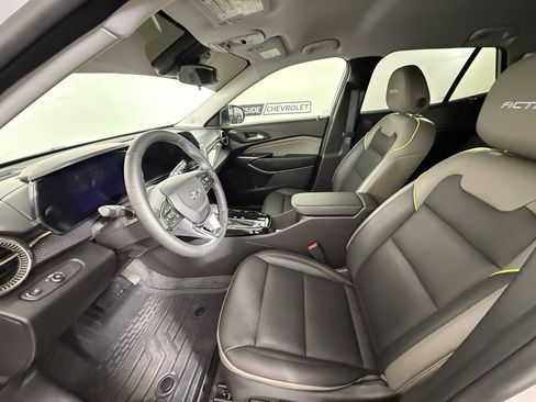 Used 2025 Chevrolet Trax ACTIV w/ Driver Confidence Package image 13