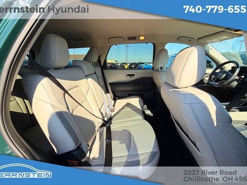 Used 2024 Nissan Pathfinder SL w/ Black Appearance Package AWD/4WD image 29