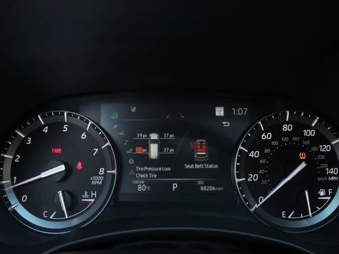 Used 2021 Toyota Highlander XLE AWD/4WD image 32